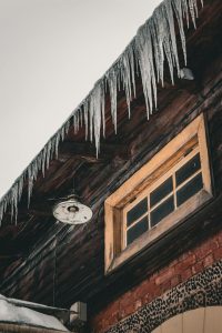 Sisteme de degivrare a acoperișului: Protejează-ți casa de zăpadă și gheață